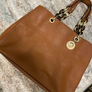 Brown Michael Kohrs purse.